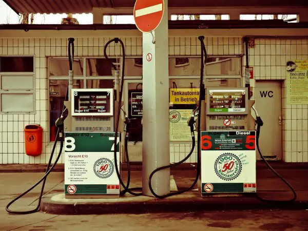 petrol-stations-1275484_1920