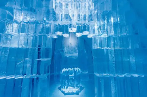 icehotel-art-suite-deluxe-rhythm-of-the-arctic-design-shingo-saito-and-natsuki-saito-photo-asaf-kliger-1400x932