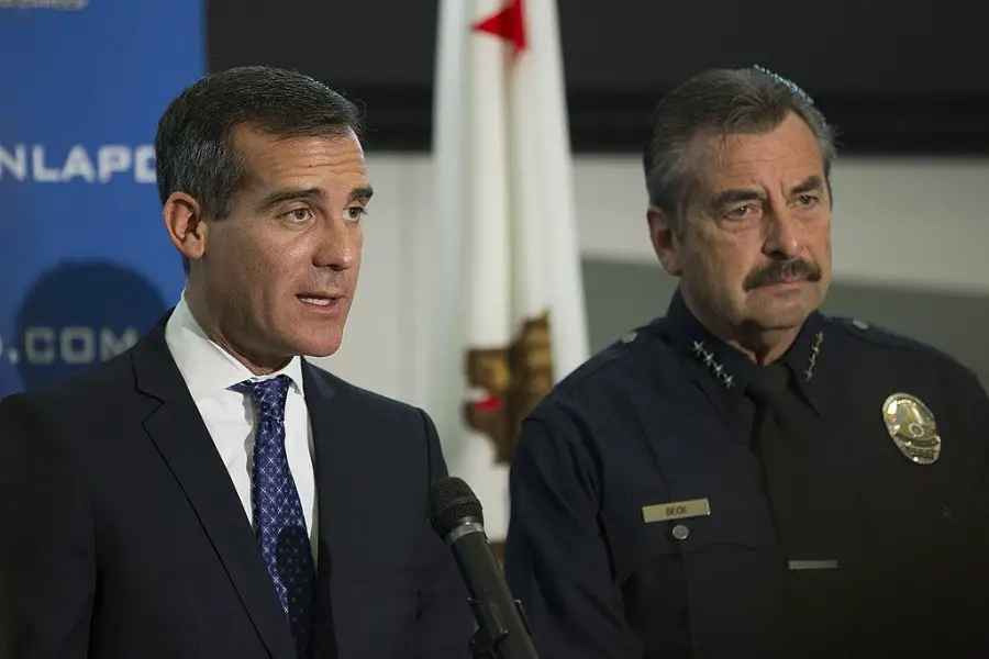 1024px Los Angeles Mayor Eric Garcetti and LAPD Chief Charlie Beck