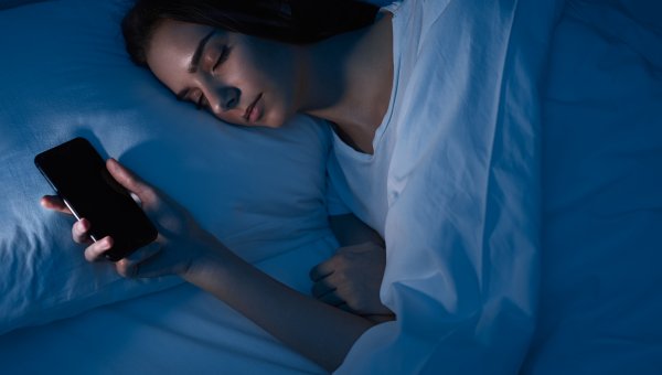 woman sleeping with smartphone in bed 2022 11 12 14 58 28 utc